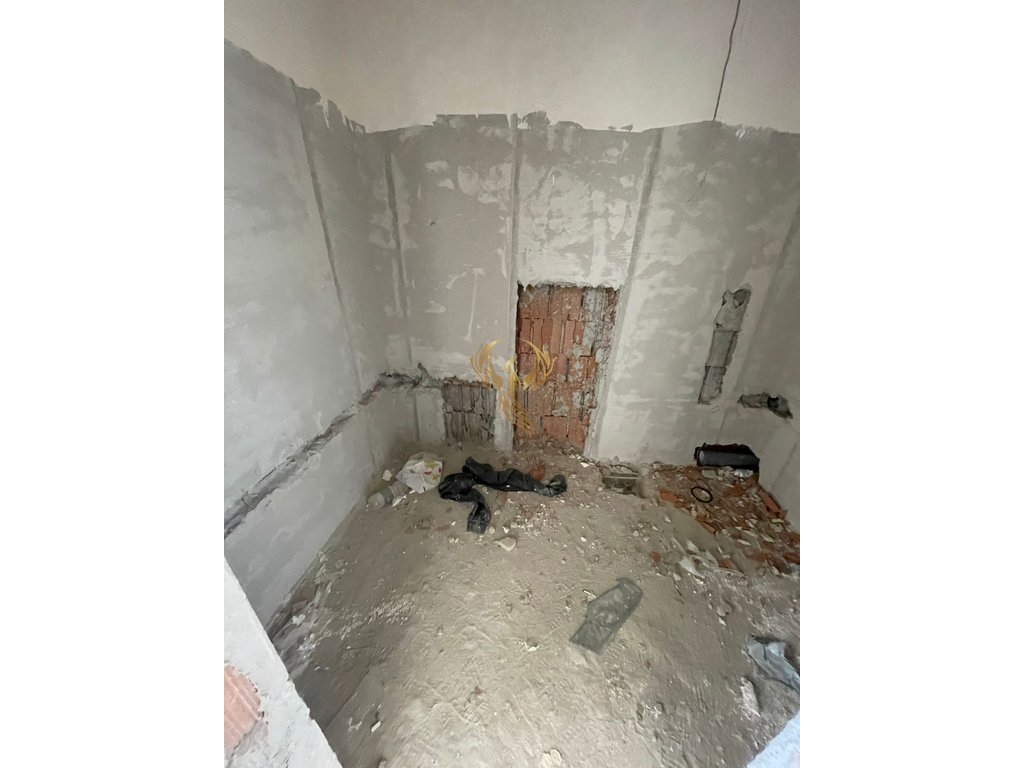 Shitet apartament 1+1 ne laprake