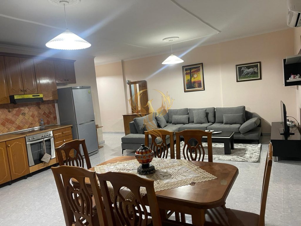 Shitet apartament 1+1 ne laprake