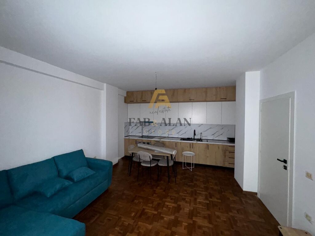 Tek lagjia 13 ne plazh durres apartment 2+1 zu verkaufen!