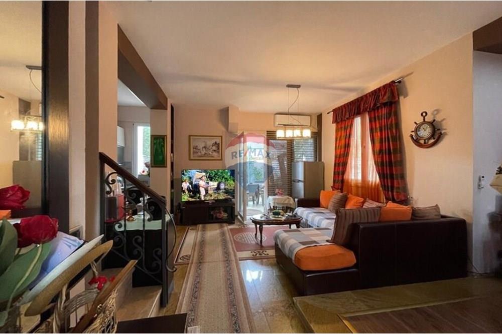 Villa à vendre, 3 étages à qerret (Kavajë) !