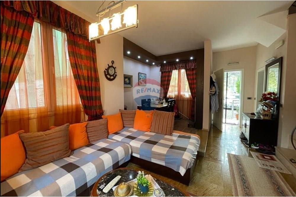 Villa à vendre, 3 étages à qerret (Kavajë) ! (2)
