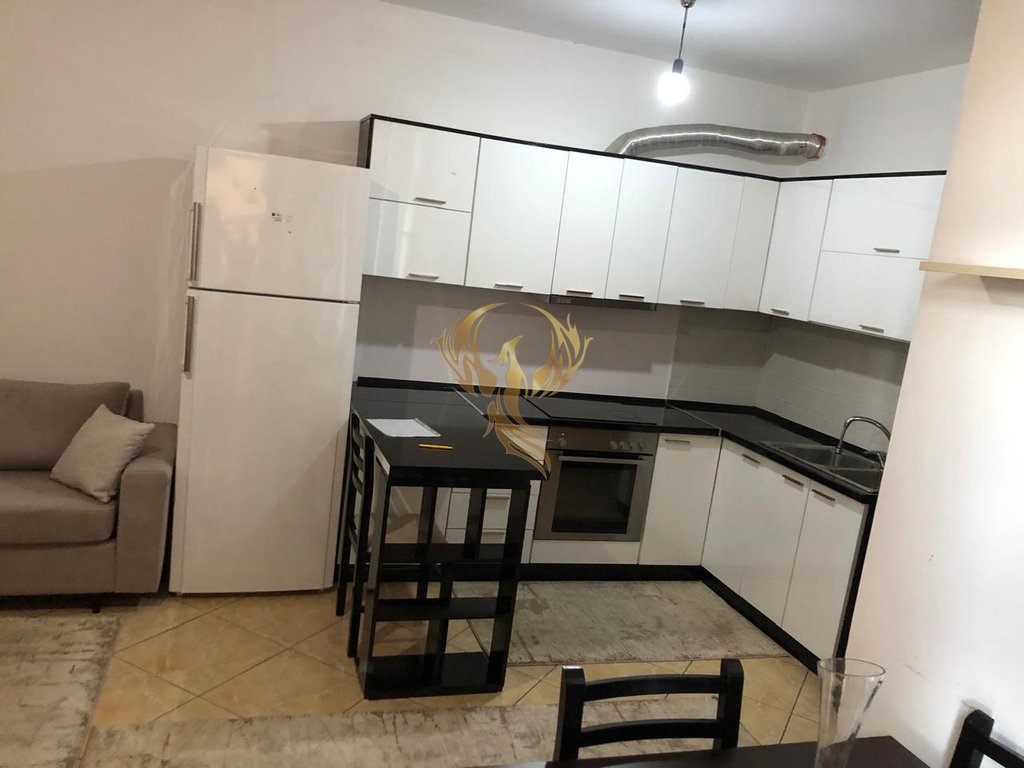 Jepet me qera apartament 1+1 ne qender