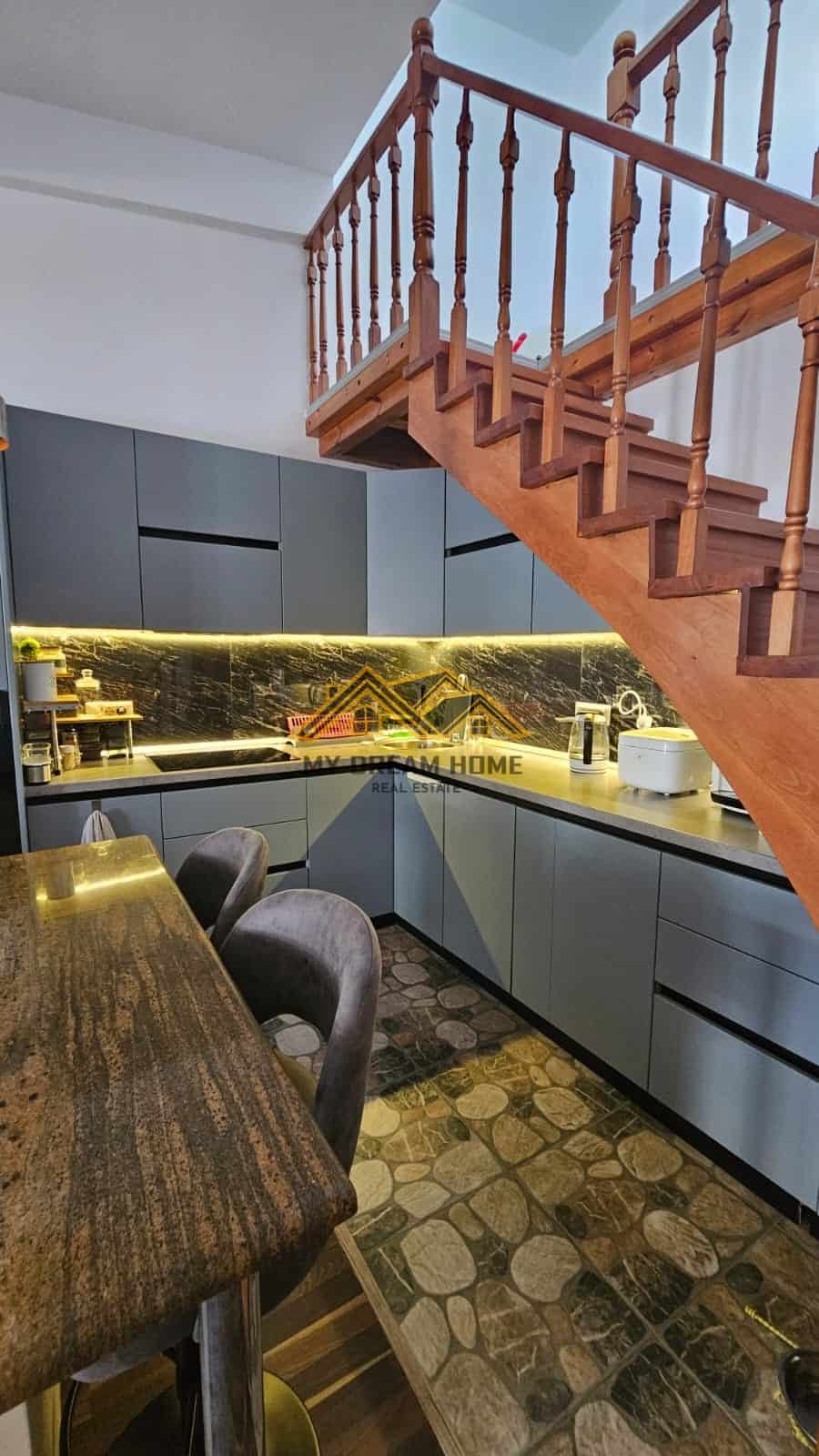 Shitet apartament ne golem 2+1 poste parkimi, shume prane detit !! | my dream home real estate - albania