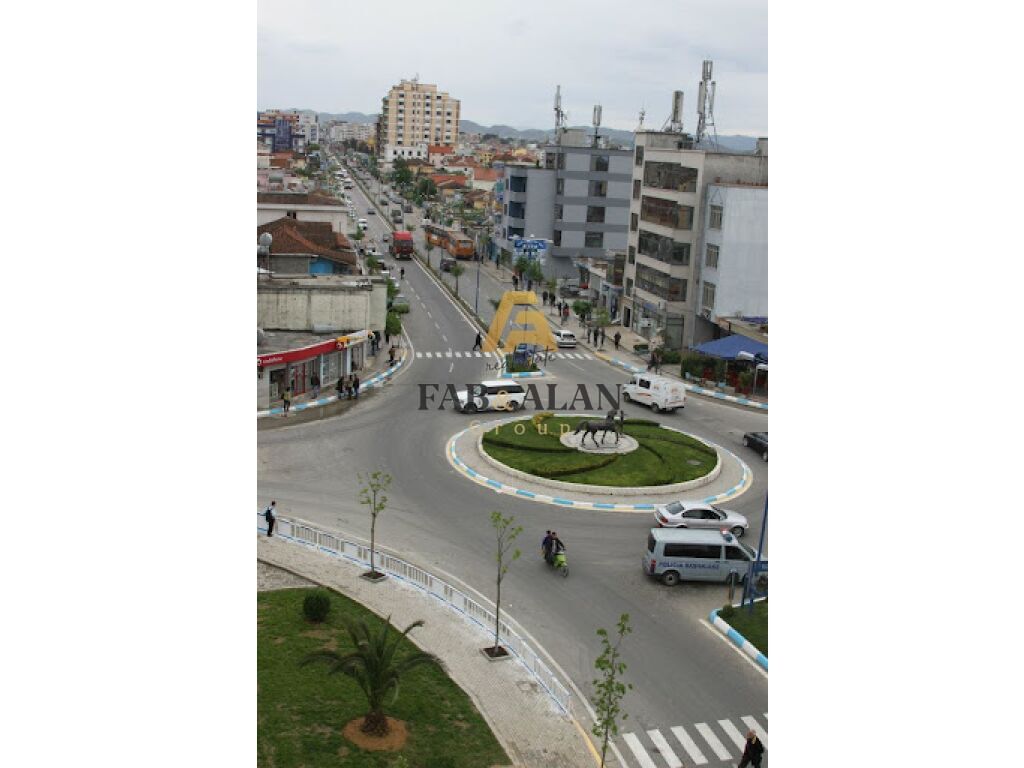 Ne kamez prane ullirit apartament 2+1 per shitje!