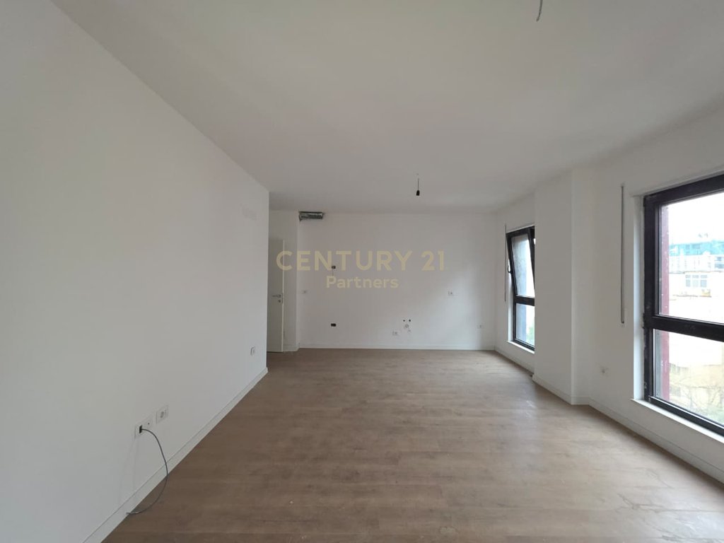 Apartament 3+1 per shitje tek rezidenca "White Tower", Komuna e Parisit!