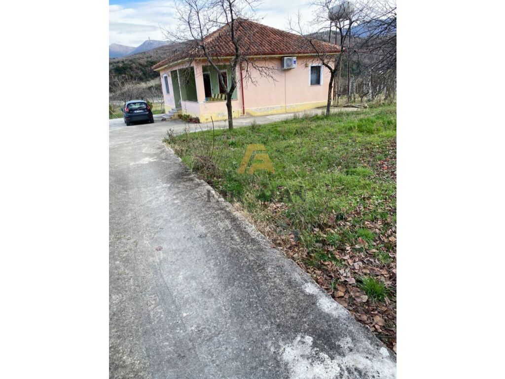 Casas + terreno en venta en berzhite!