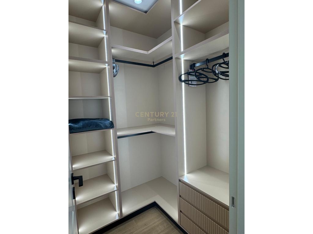 Shesim apartament 2+1+2+post parkimi ne vlore !