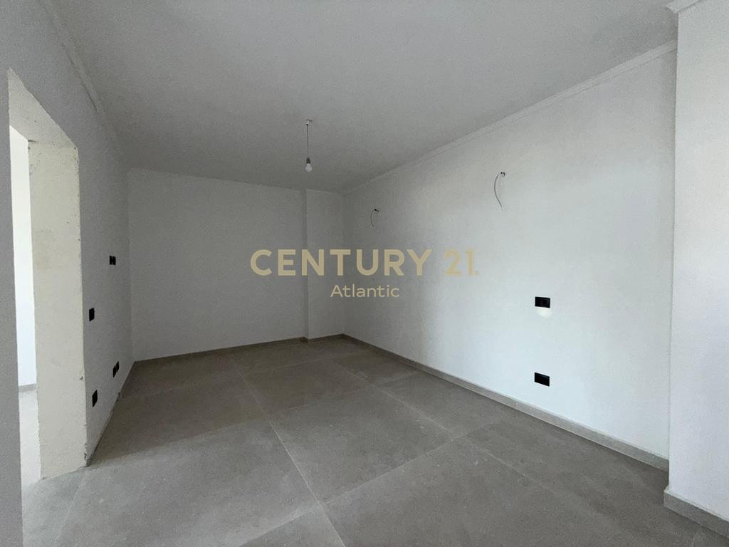 Okazionn shitet apartament 2+1 ne golem!
