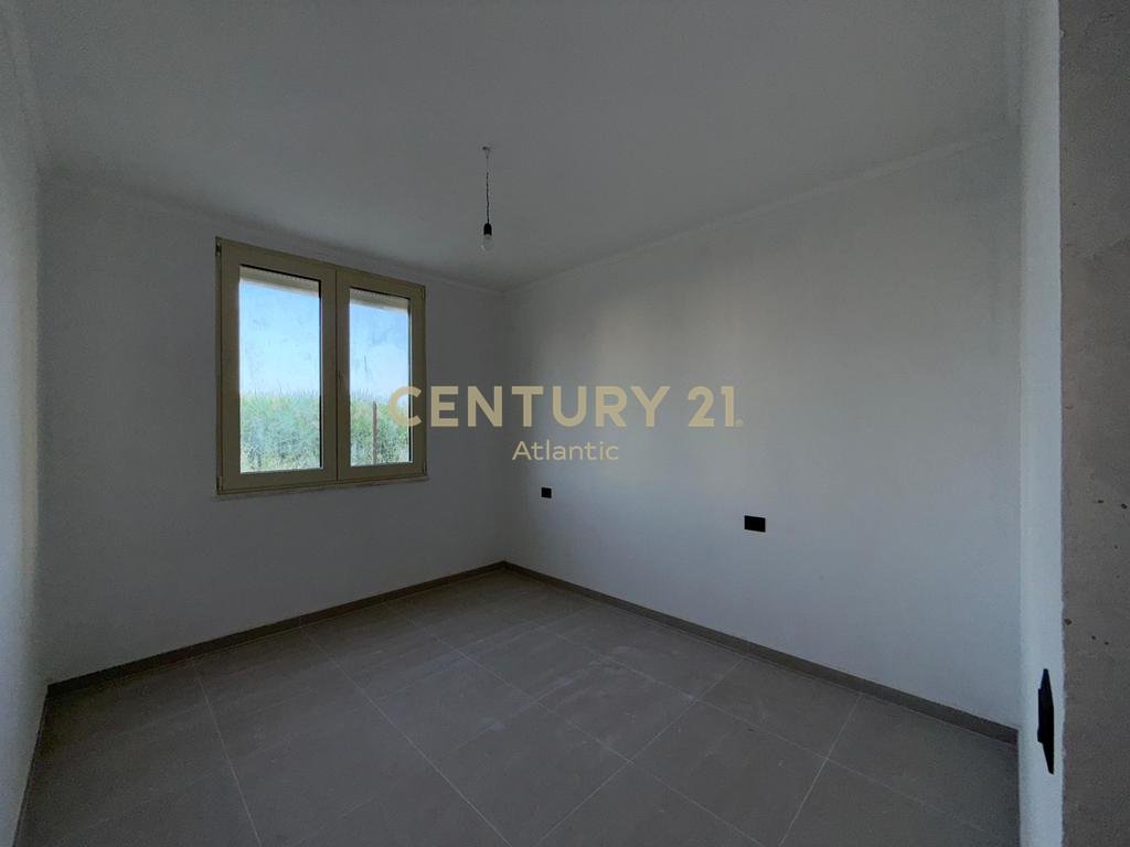 Okazionn shitet apartament 2+1 ne golem!