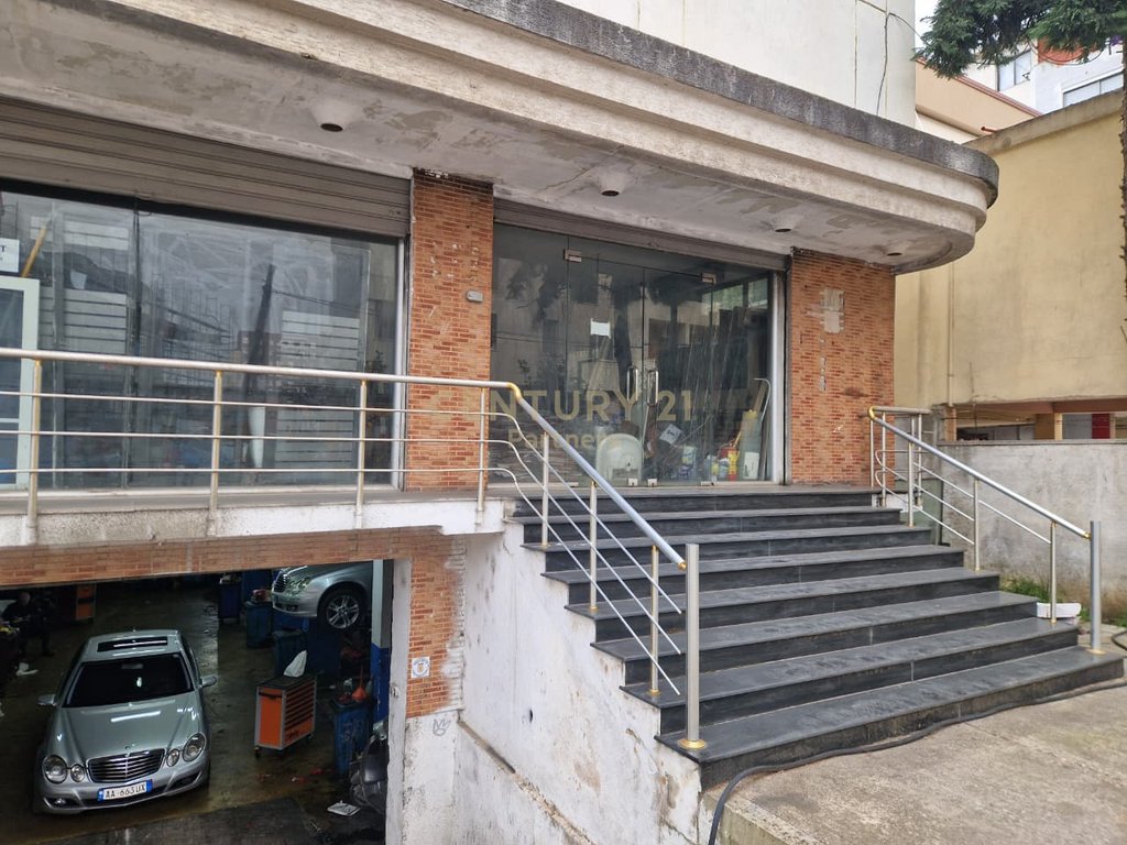 Espacio comercial en venta en laprake!