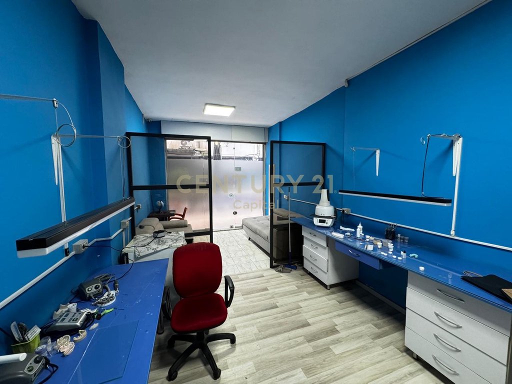 Espacio comercial en venta en laprake!
