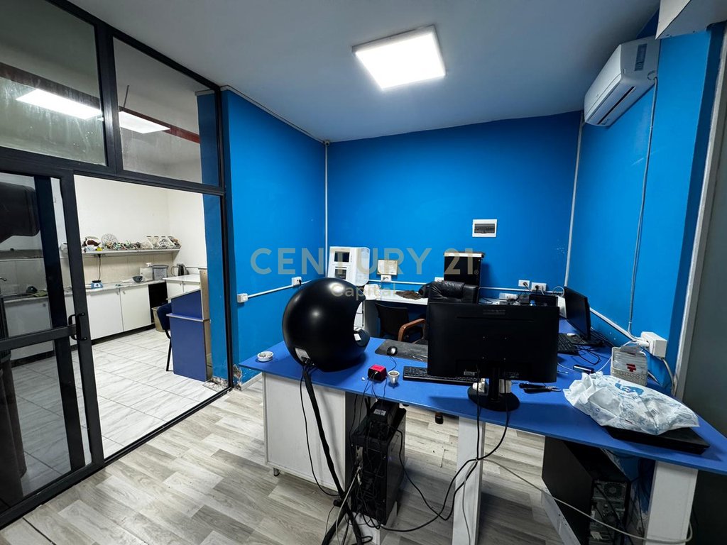 Espacio comercial en venta en laprake!