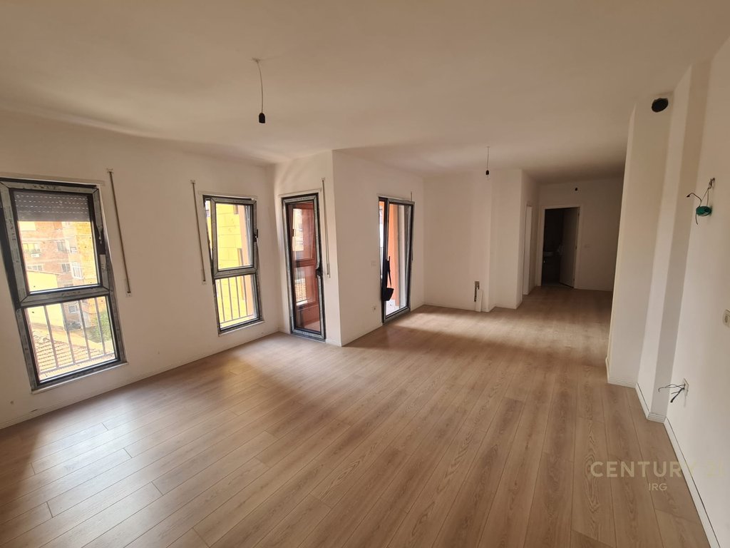 Apartamento 2+1 perto da escola vermelha!
