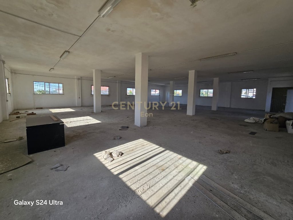 Negozio in vendita a shkozet, 1332 m²!