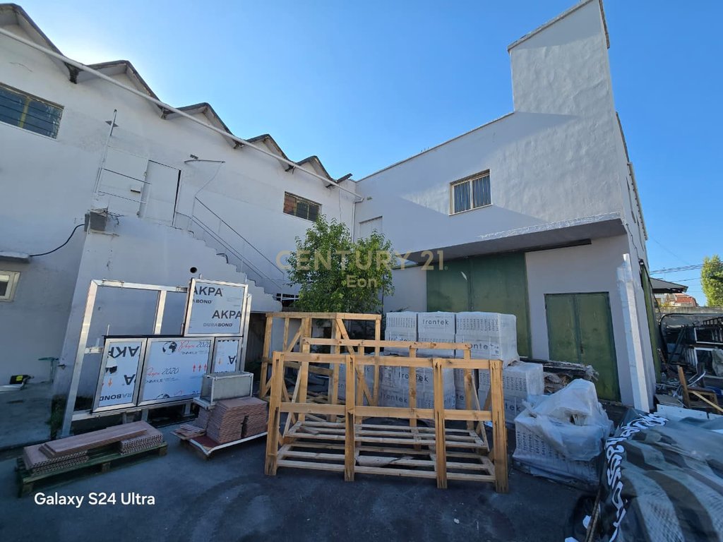 Negozio in vendita a shkozet, 1332 m²!