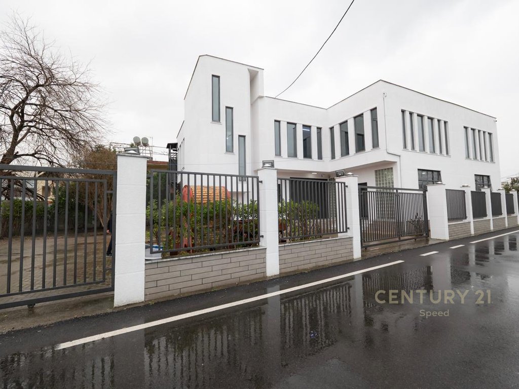 Negozio in vendita a shkozet, 1332 m²!