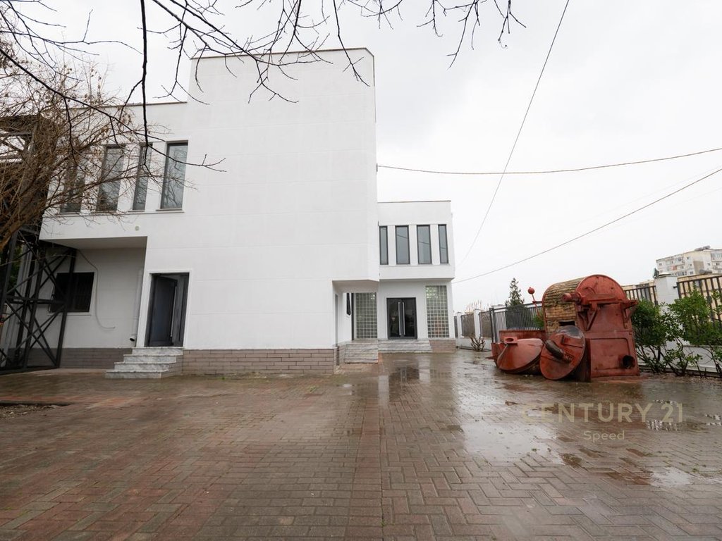 Negozio in vendita a shkozet, 1332 m²!