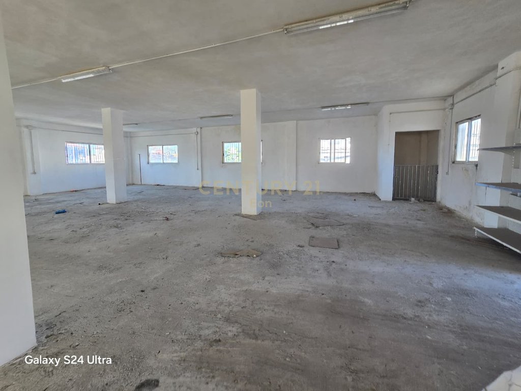 Negozio in vendita a shkozet, 1332 m²!