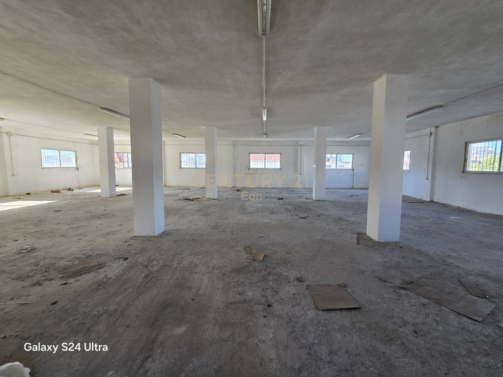 Negozio in vendita a shkozet, 1332 m²!