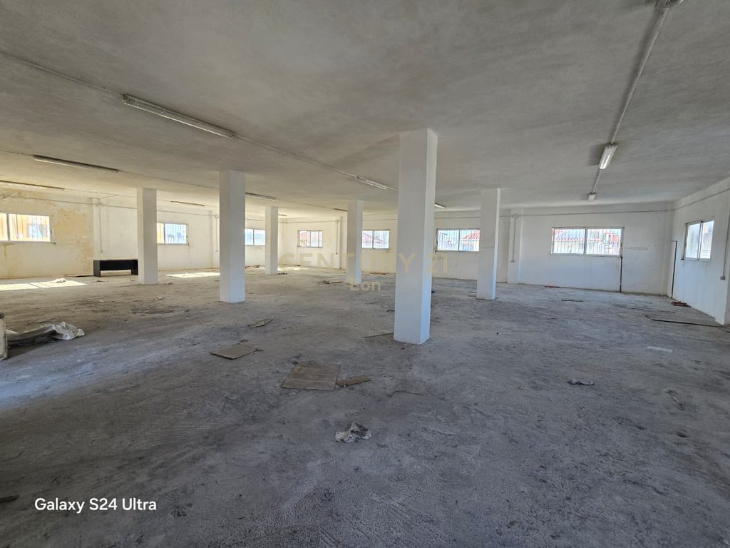 Negozio in vendita a shkozet, 1332 m²!