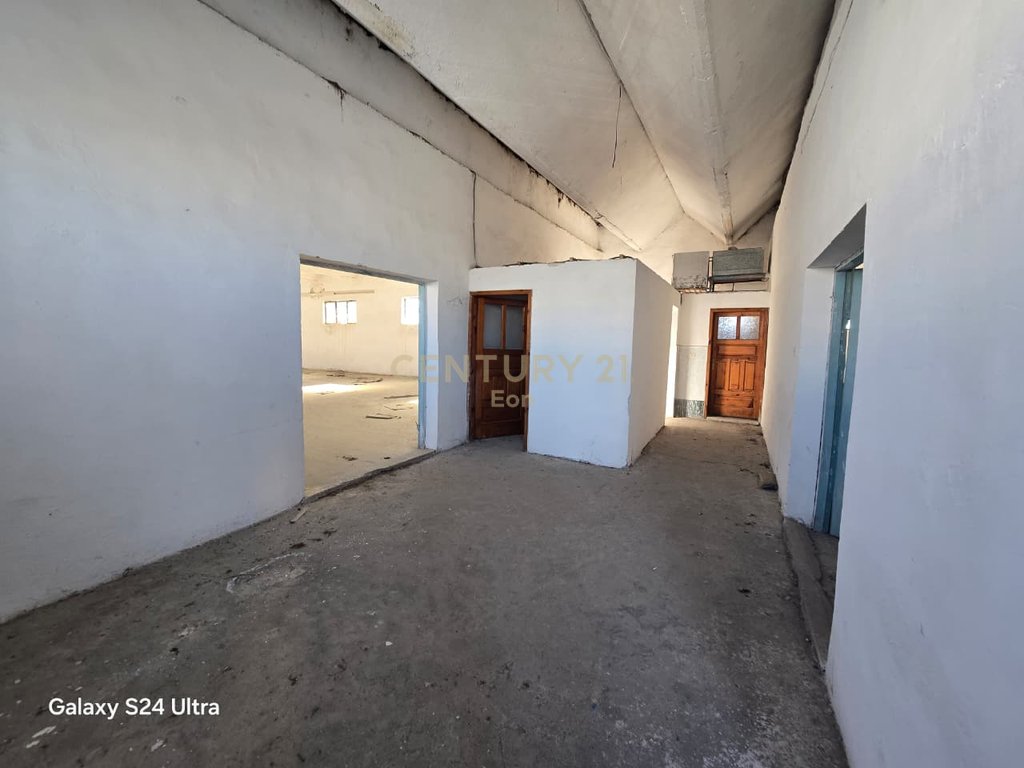 Negozio in vendita a shkozet, 1332 m²!