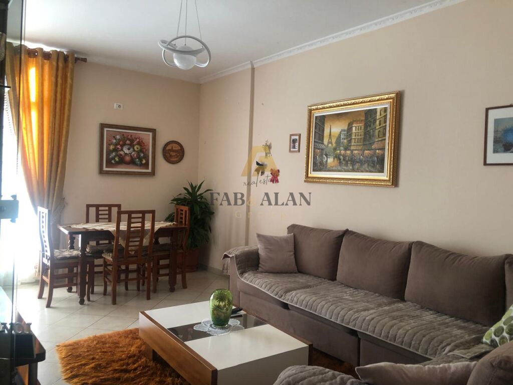 Apartamento 2+1+garagem para alugar em Astir!