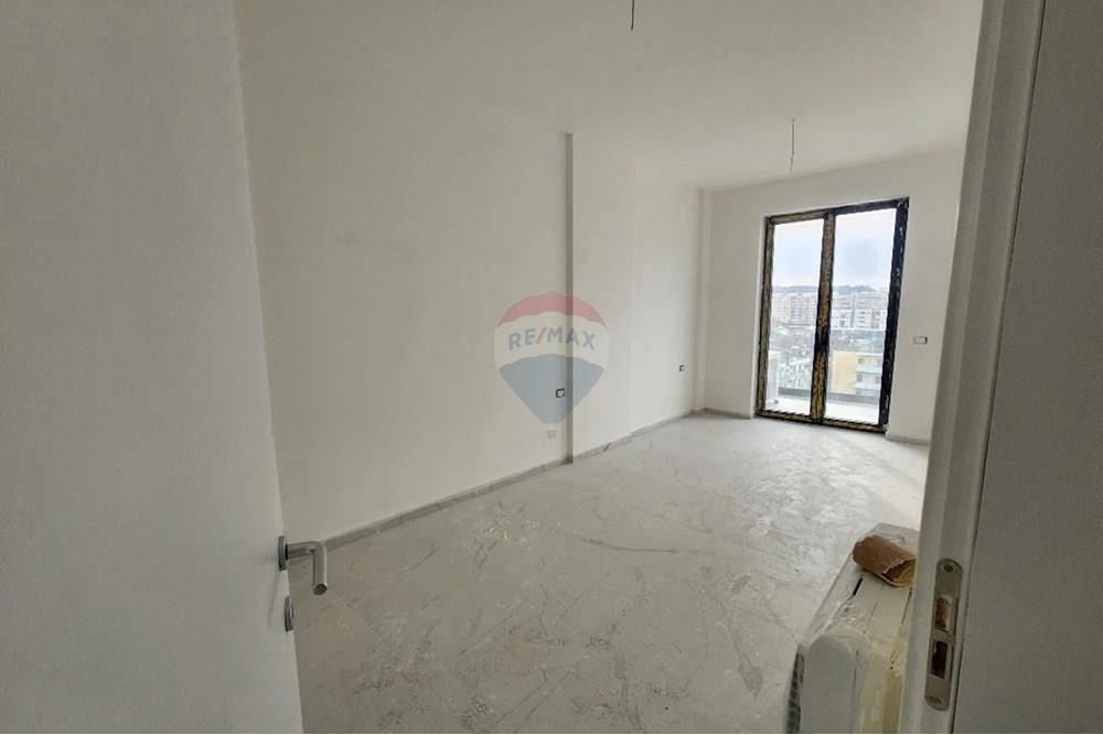 Eagle residence oferece uma construção moderna e integrada em uma área em desenvolvimento de Tirana, com trabalhos de qualidade e espaços amplos. (2)