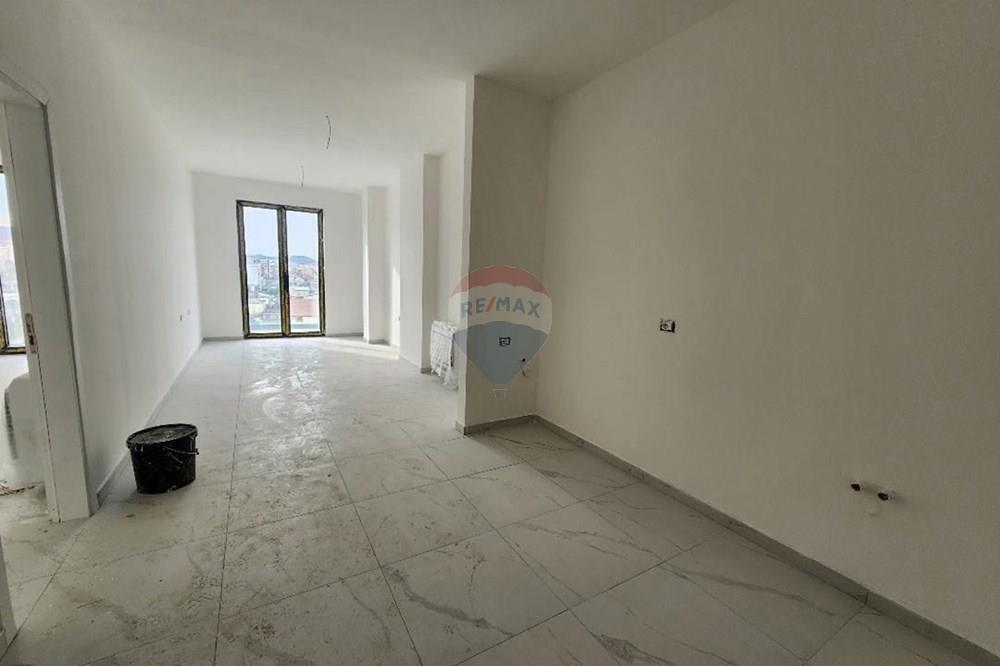 Eagle residence oferece uma construção moderna e integrada em uma área em desenvolvimento de Tirana, com trabalhos de qualidade e espaços amplos. (3)