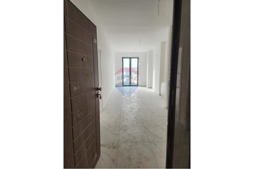 Eagle residence oferece uma construção moderna e integrada em uma área em desenvolvimento de Tirana, com trabalhos de qualidade e espaços amplos. (6)