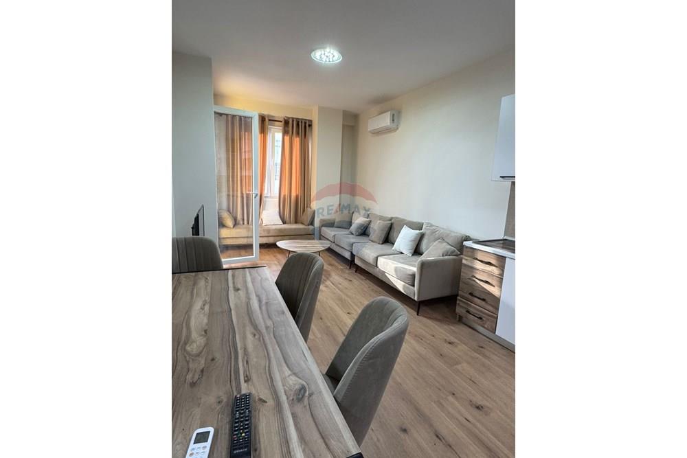 En el super complejo grand galery en Yzberisht, ofrecemos en alquiler un apartamento 1+1. (2)