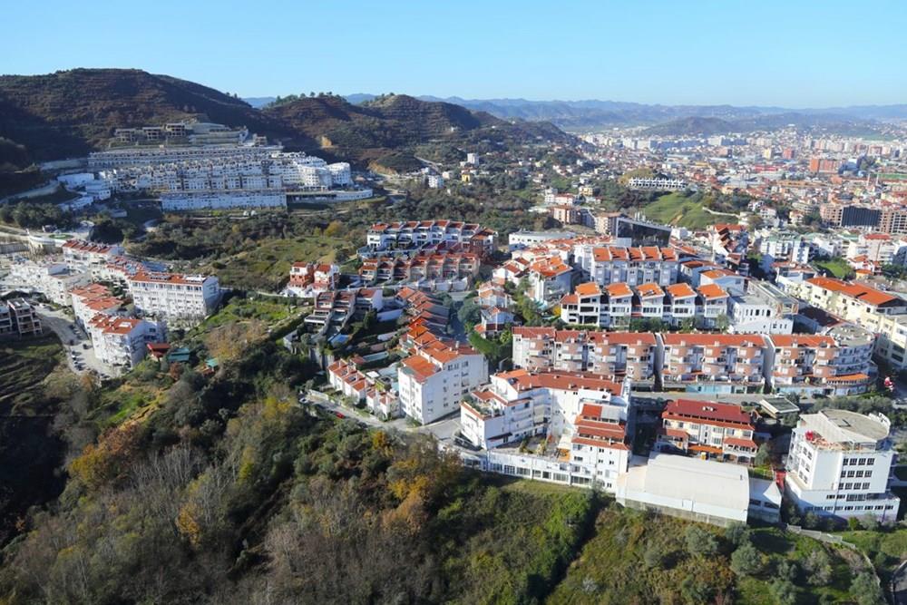 Shitet, duplex, kodra e diellit, Tiranë.