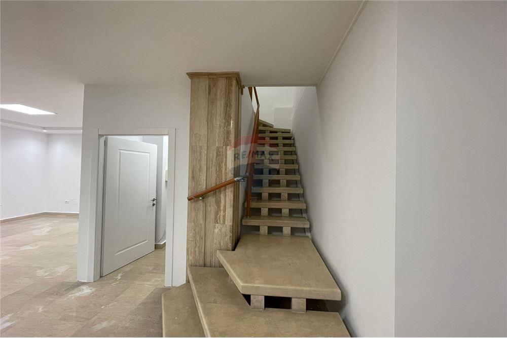 Duplex per shitje ne fillim te rruga e kavajes. (6)
