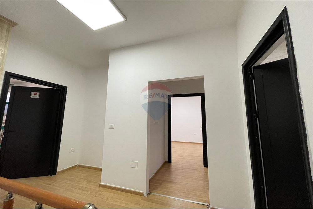 Duplex per shitje ne fillim te rruga e kavajes. (7)