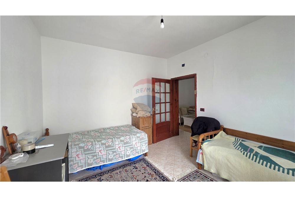 Privates haus zum verkauf in der nähe der ehemaligen ziegelfabrik, Vlorë