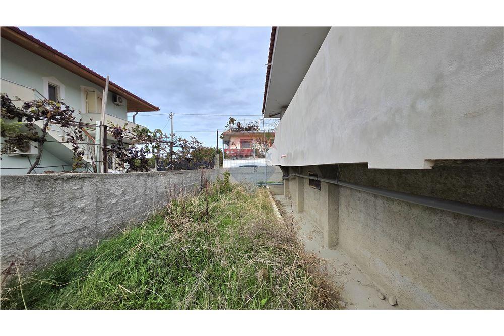 Privates haus zum verkauf in der nähe der ehemaligen ziegelfabrik, Vlorë (3)