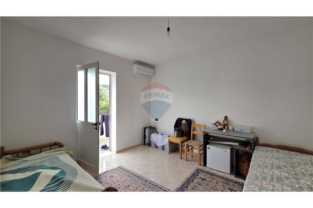 Privates haus zum verkauf in der nähe der ehemaligen ziegelfabrik, Vlorë
