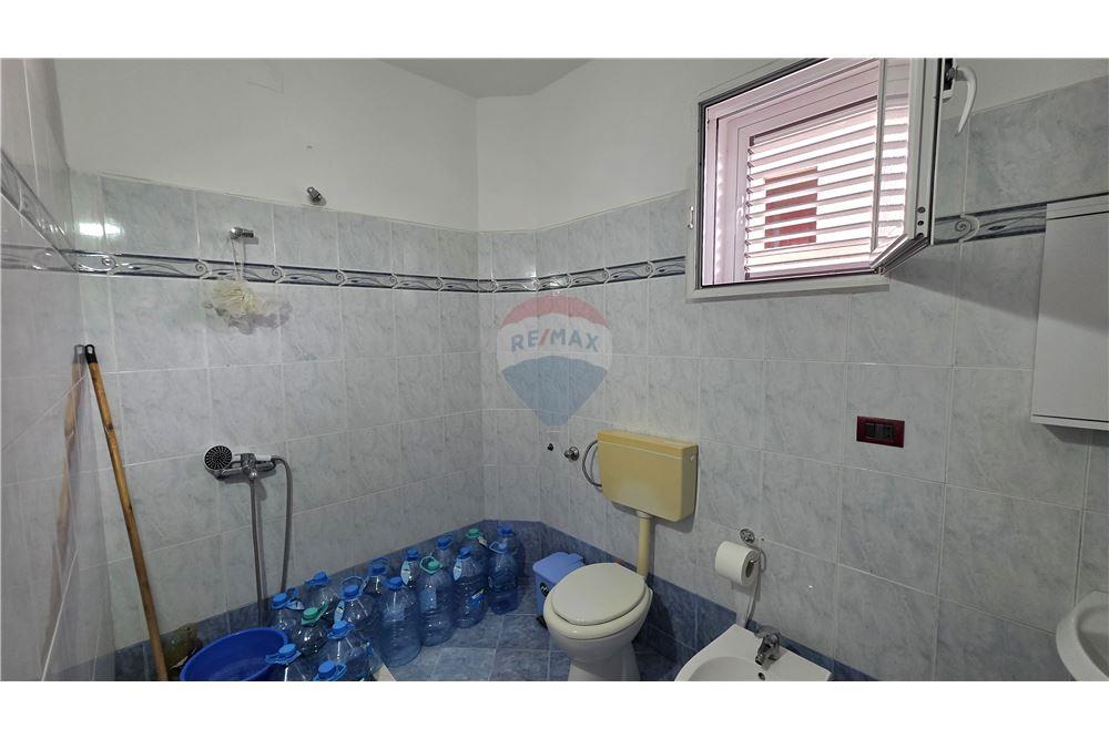 Privates haus zum verkauf in der nähe der ehemaligen ziegelfabrik, Vlorë