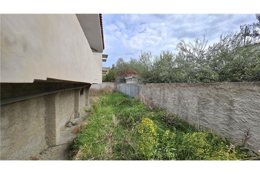 Privates haus zum verkauf in der nähe der ehemaligen ziegelfabrik, Vlorë (5)