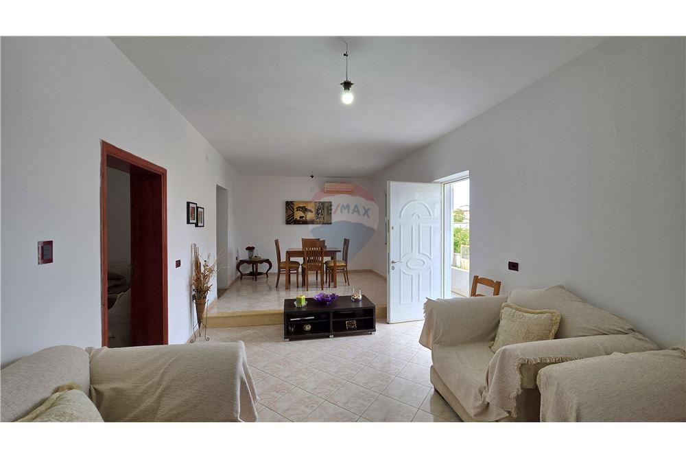 Privates haus zum verkauf in der nähe der ehemaligen ziegelfabrik, Vlorë