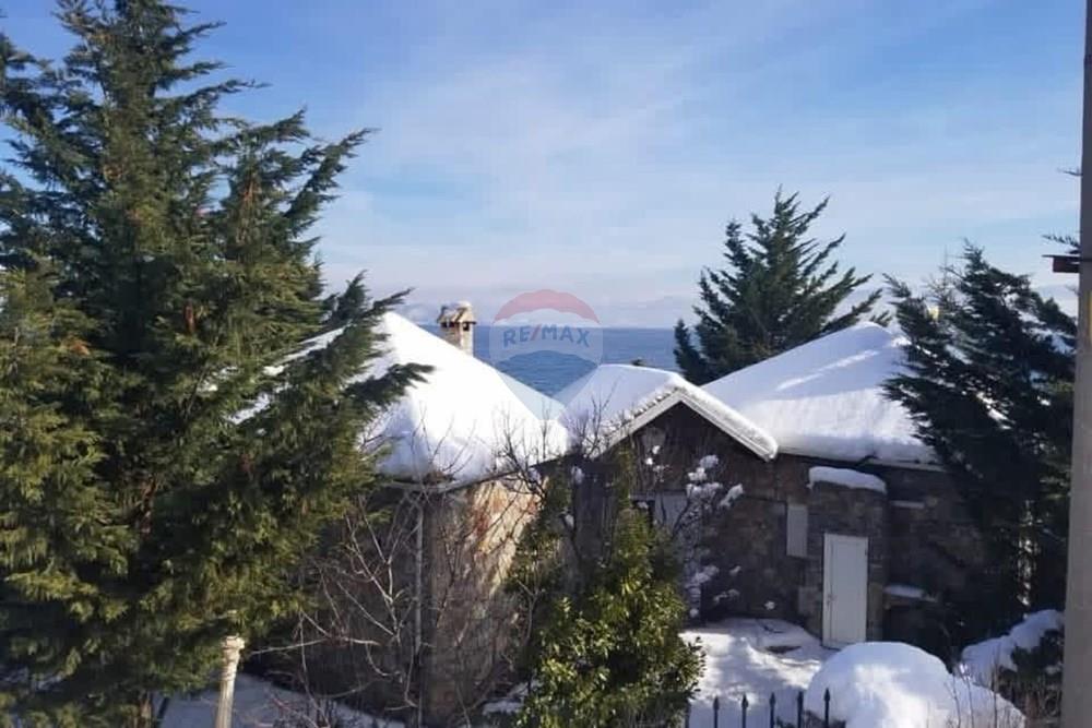 Unique villa for sale by lake Pogradec, in lin (3)