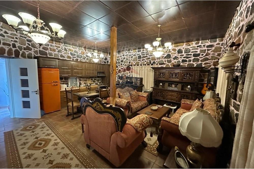 Unique villa for sale by lake Pogradec, in lin (7)
