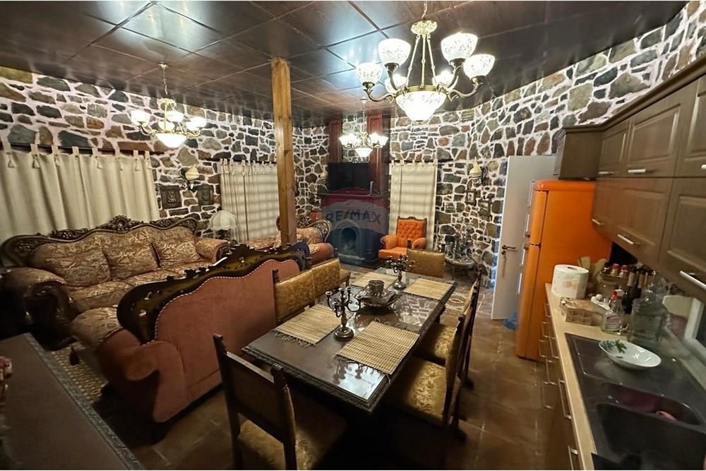 Unique villa for sale by lake Pogradec, in lin (8)