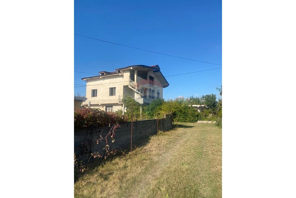 Villas à venda na zona de plazh em Durrës, cerca de 300 metros da costa do mar. (3)