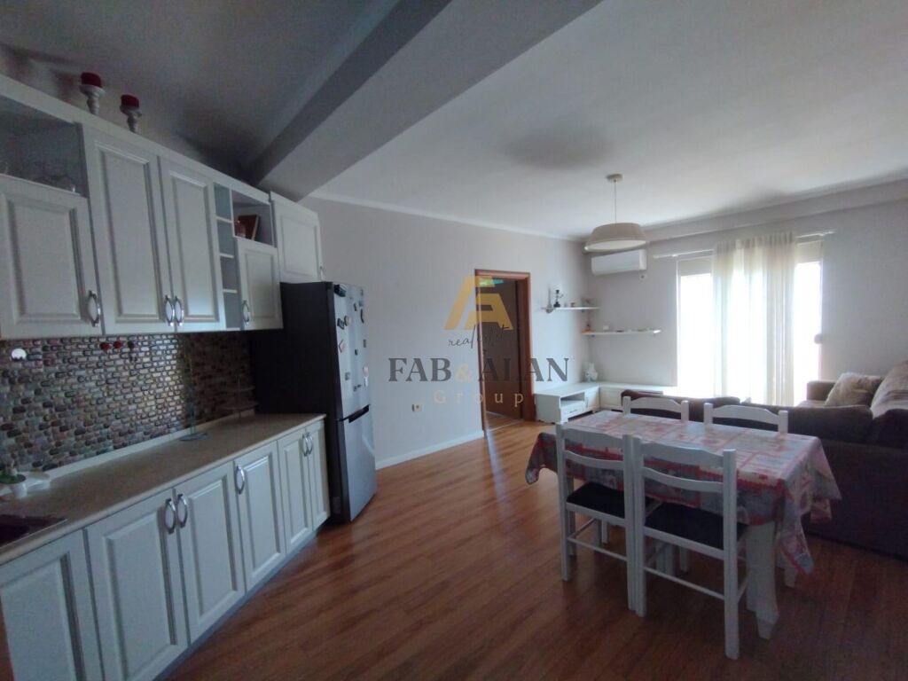 Tek Ali Demi apartament 1+1+2 per shitje!