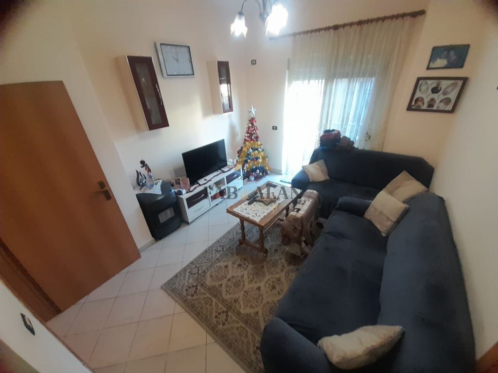 Apenas xhamlliku, escola nikel dardani apartamento 2+1 à venda!