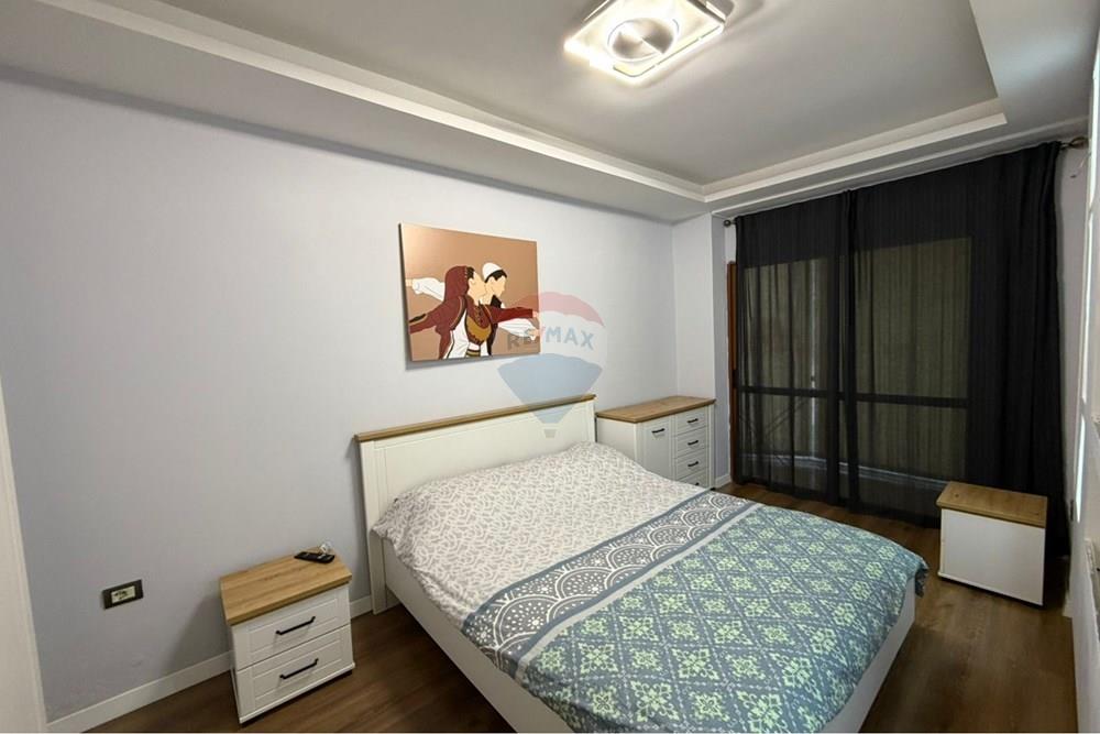 Vila gold, Tirana (3)