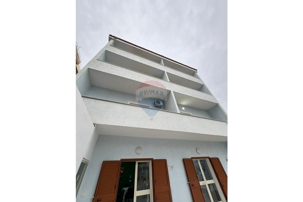 Hotel ubicado en la calle venecia, cerca del muelle iliria, en la playa de Durrës. (2)