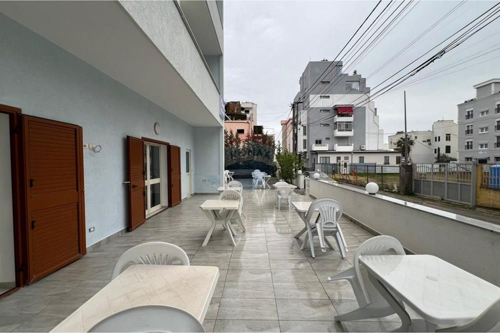 Hotel ubicado en la calle venecia, cerca del muelle iliria, en la playa de Durrës. (8)