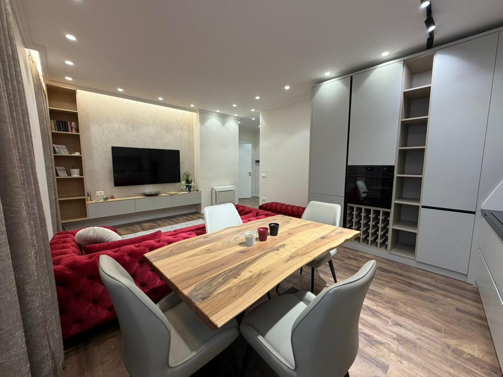 Apartament 1+1 per shitje te bazaar gate prane pazarit te ri!