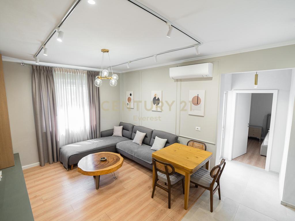 Apartament 1+1 per shitje te bazaar gate prane pazarit te ri!